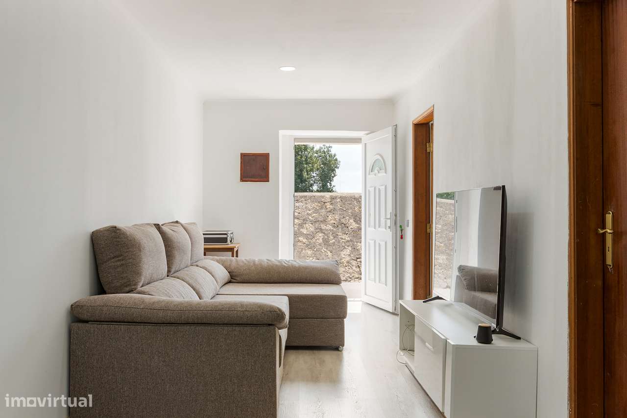 Moradia remodelada, 2 quartos, espaço exterior-2