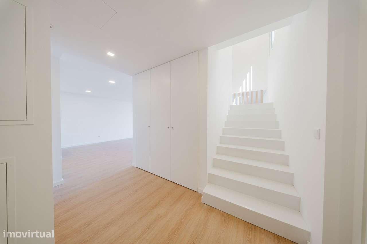 Moradia T5 de Luxo com Piscina e Vista Panorâmica em Mealhada, Loures-25