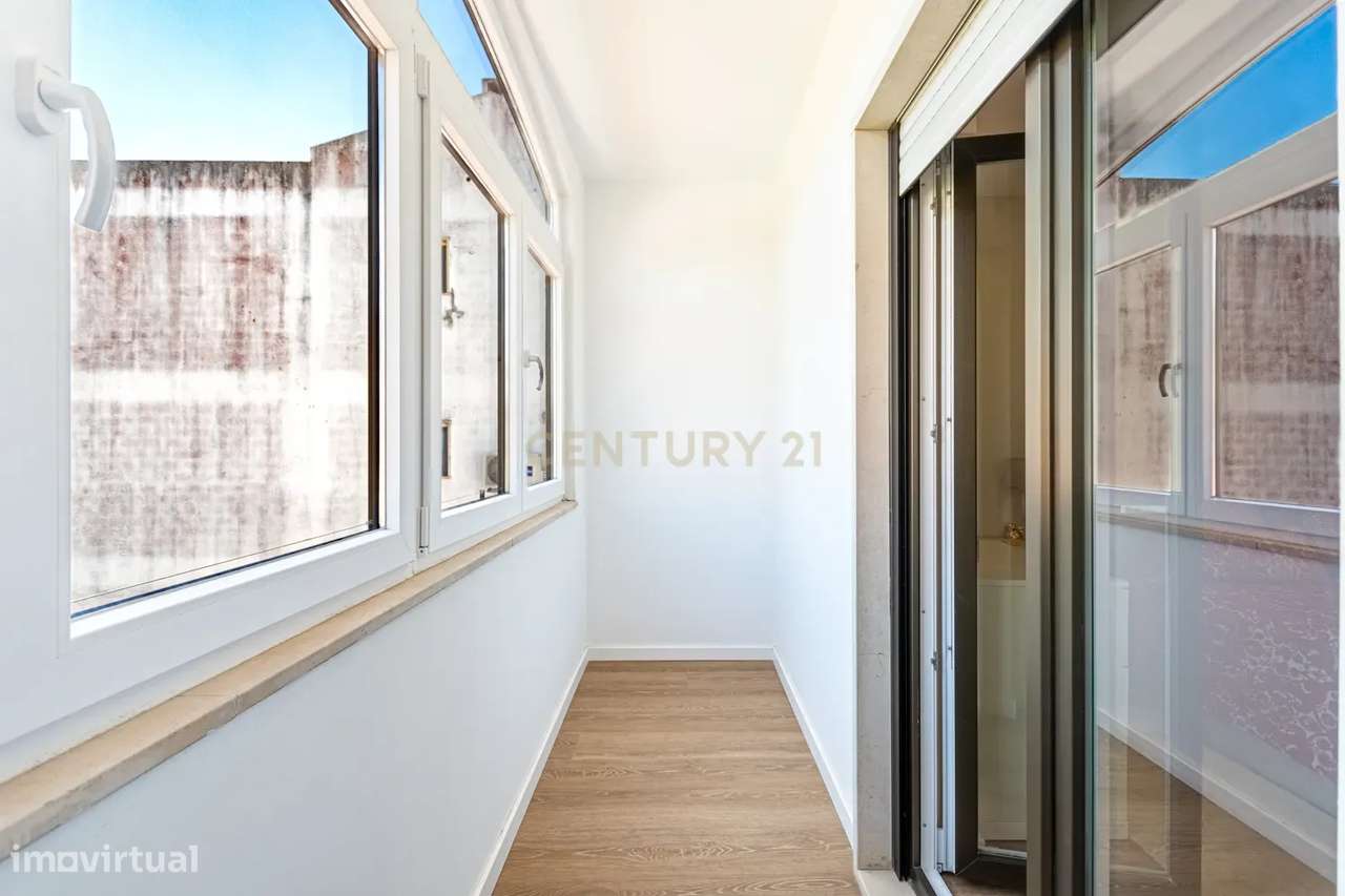 T3 Totalmente Renovado no Estoril – Conforto, Modernidade e Qualidade-20