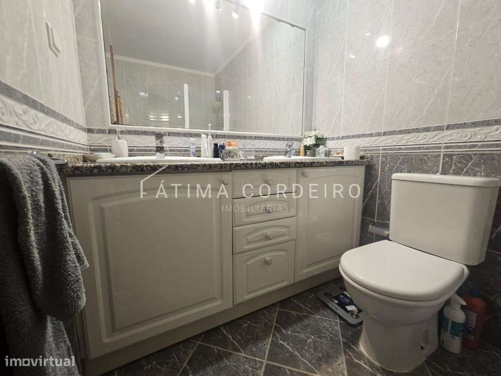 Apartamento T2 na Amora - Localização Privilegiada e Excelente Opor...-9