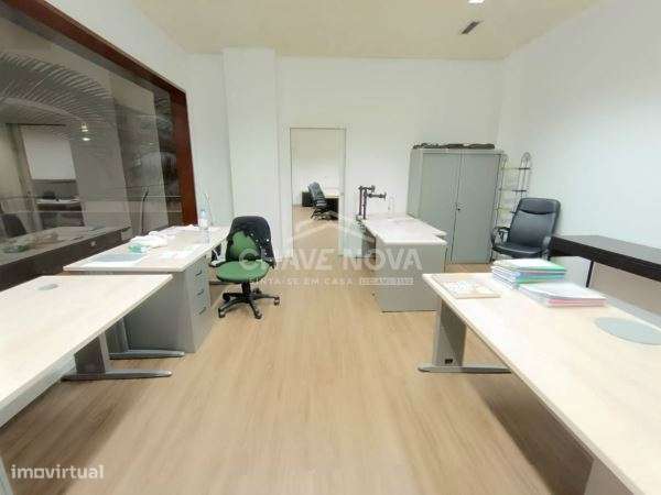 Escritório c/ 40m2 em frente a Estação Metro Galiza (Porto) - Grande imagem: 1/19