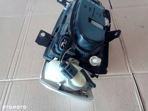 LAMPA PRAWA PRZEDNIA VW POLO III LIFT 2000 ROK - 8