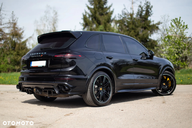 Porsche Cayenne Turbo S - 14