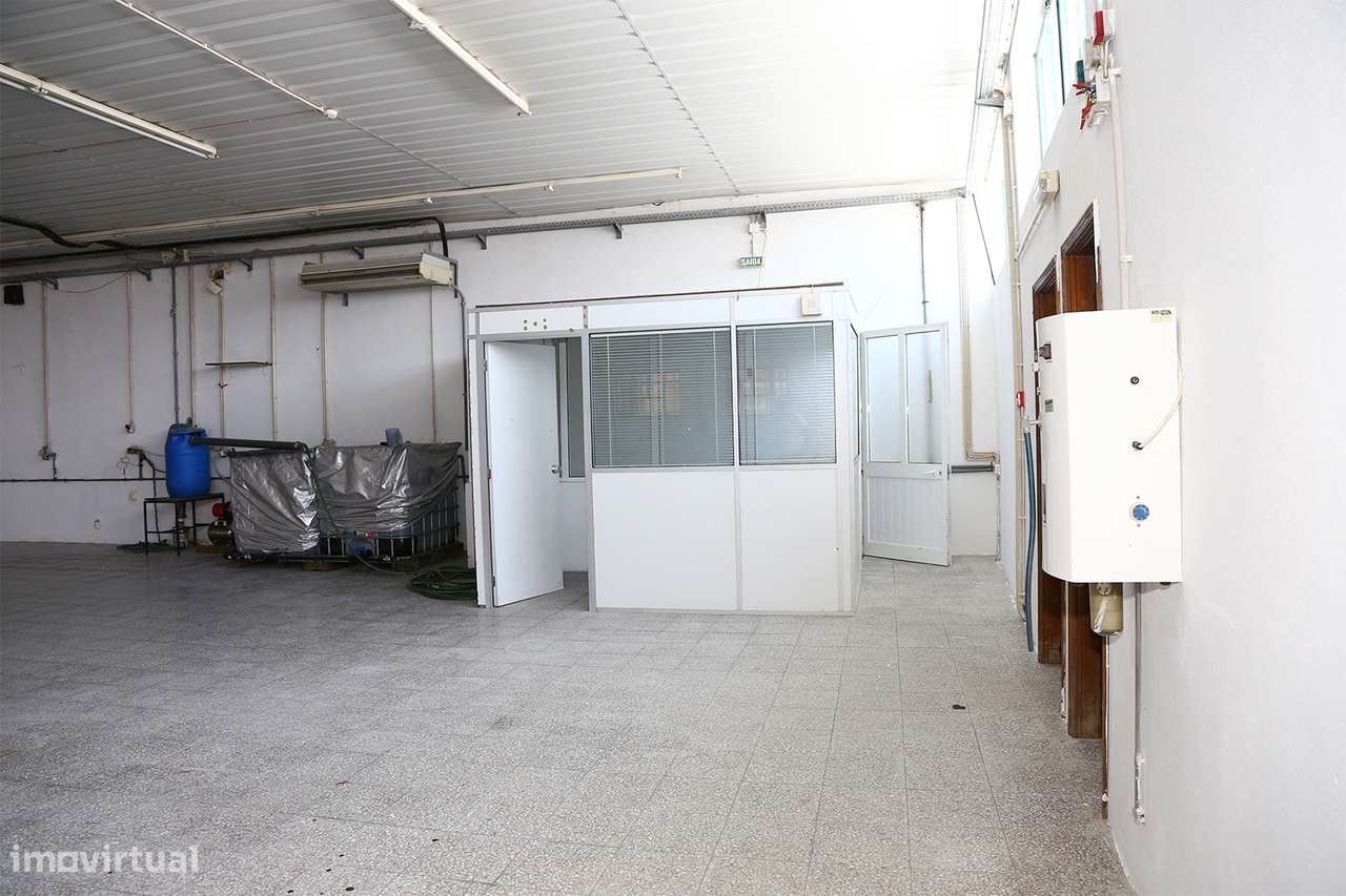 Armazém  Venda em Lustosa e Barrosas (Santo Estêvão),Lousada-8