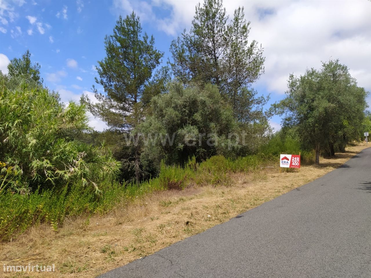 Lote localizado em Calços!