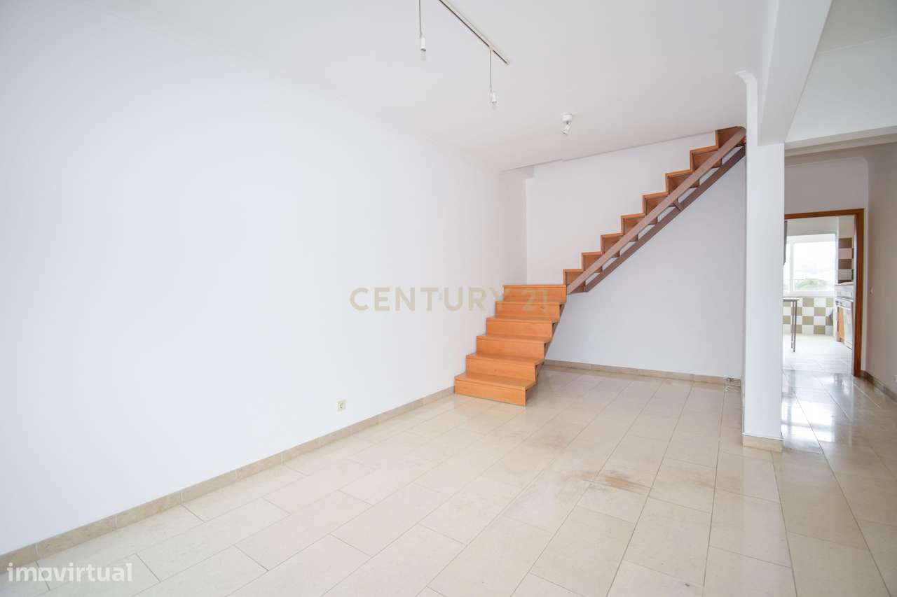 OPORTUNIDADE ÚNICA – T1+1 DUPLEX COM VISTA RIO EM ALCÂNTARA! - Grande imagem: 5/36