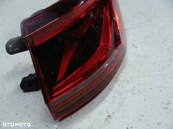 VW TOUAREG III LAMPA TYLNA PRAWA TYŁ 760945208 - 2