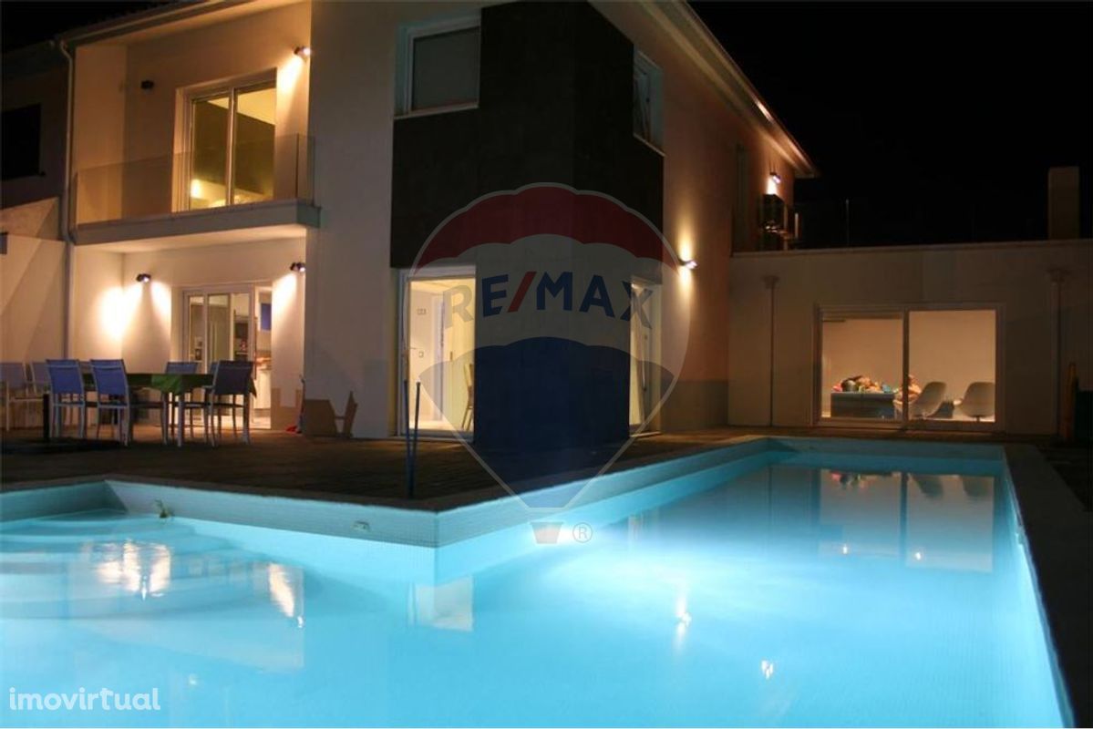 Moradia de Luxo com Piscina com Alojamento Local