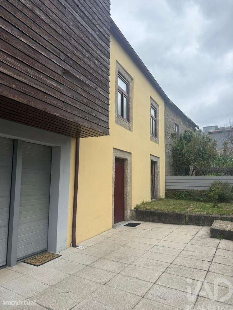 Casa / Villa T4 em Vouzela e Paços de Vilharigues de 198 m2 - Grande imagem: 2/16