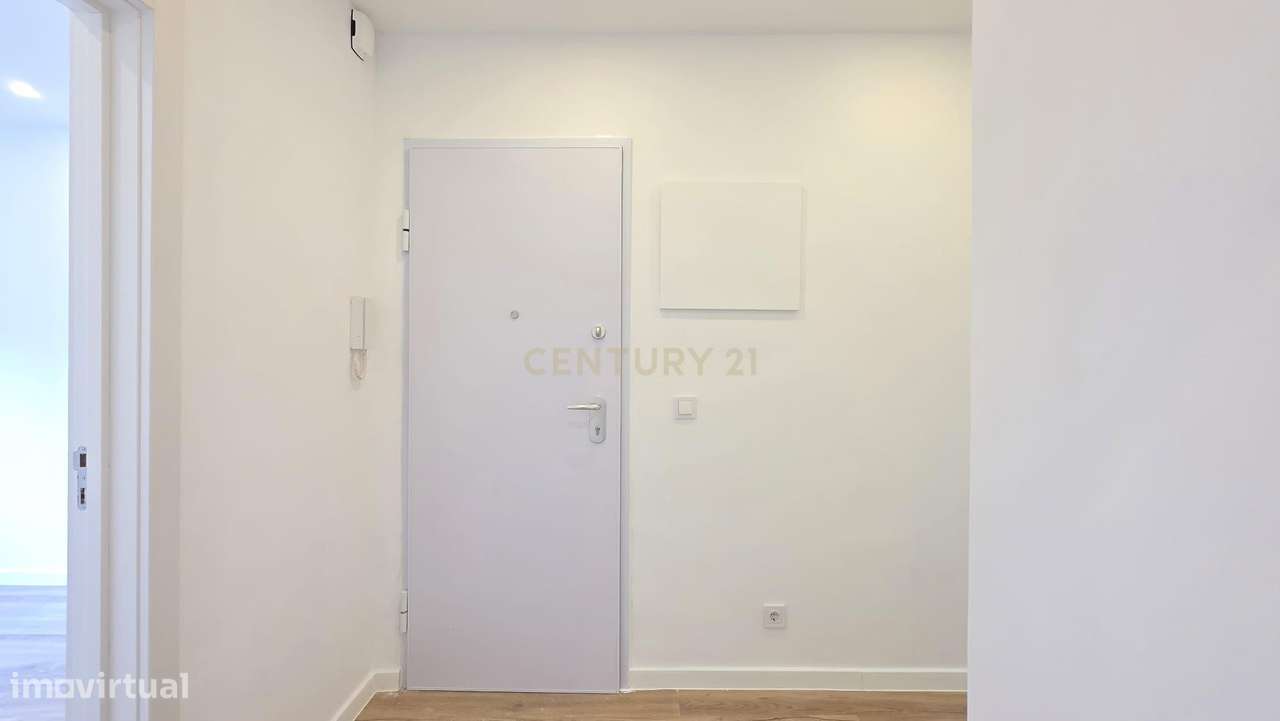 Apartamento T3 Renovado com vista Cidade e Mar em Queluz-10