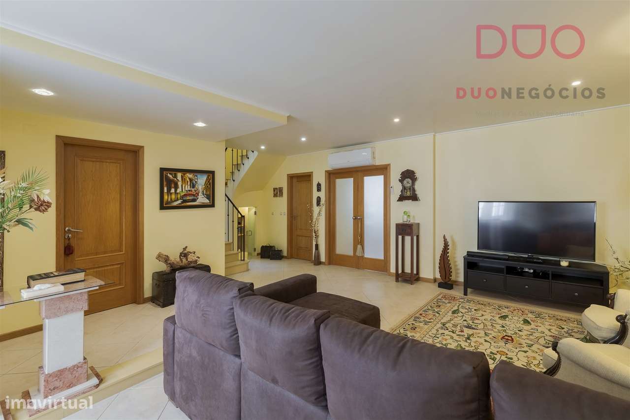 Moradia T4+1 à venda no Montijo-7