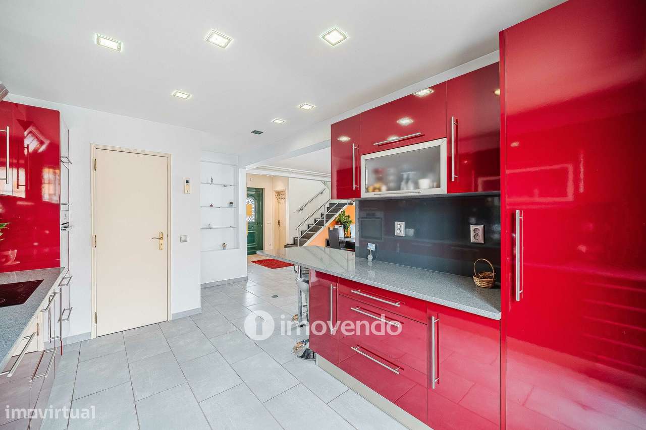 Moradia T4 com garagem e espaço exterior enorme, em Coruche-13