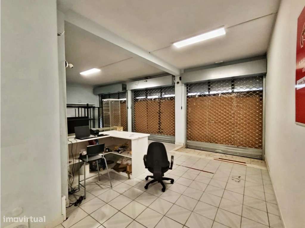 Loja 670 m2 com Montra e Excelente Visibilidade - Porto - Grande imagem: 4/23