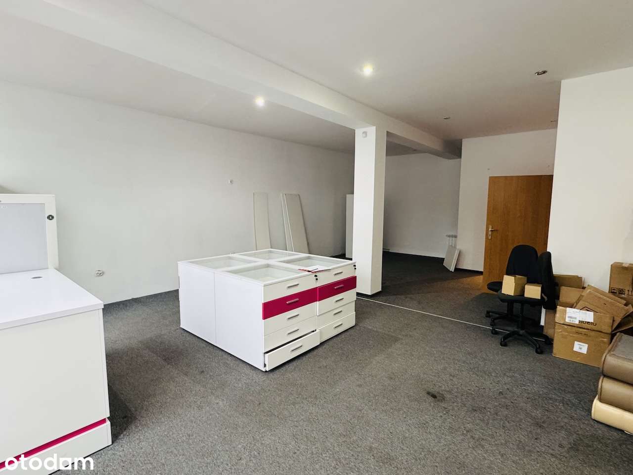 Lokal handlowy na osiedlu/na usługi/sklep,parking przed budynkiem - Pełny obrazek: 4/14