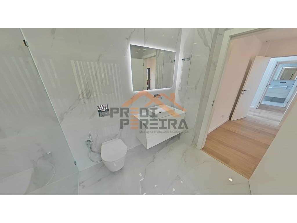 Moradia T4 em condomínio privado com piscina, no Fanqueiro em Loures-36