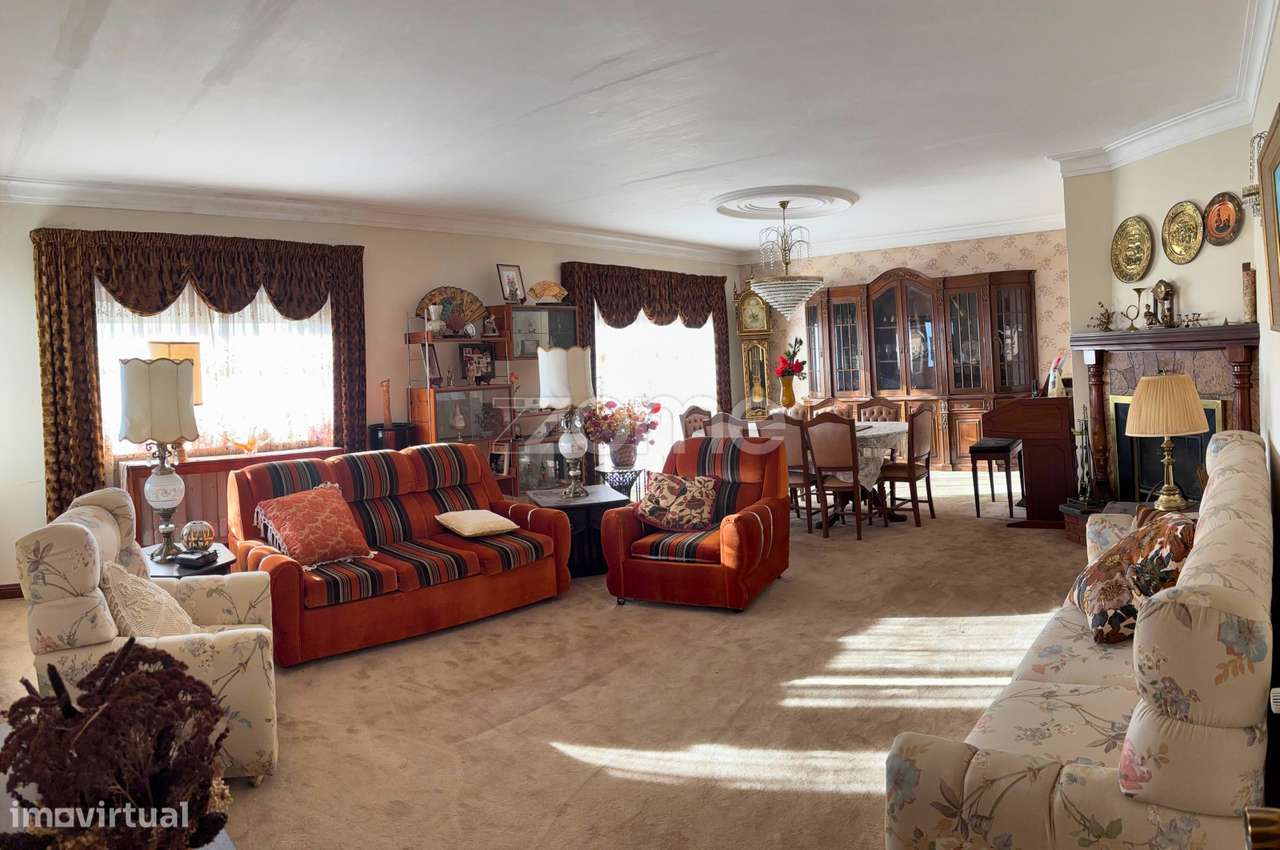 Moradia Individual T7 localizada em S. Pedro da Torre - Grande imagem: 2/21