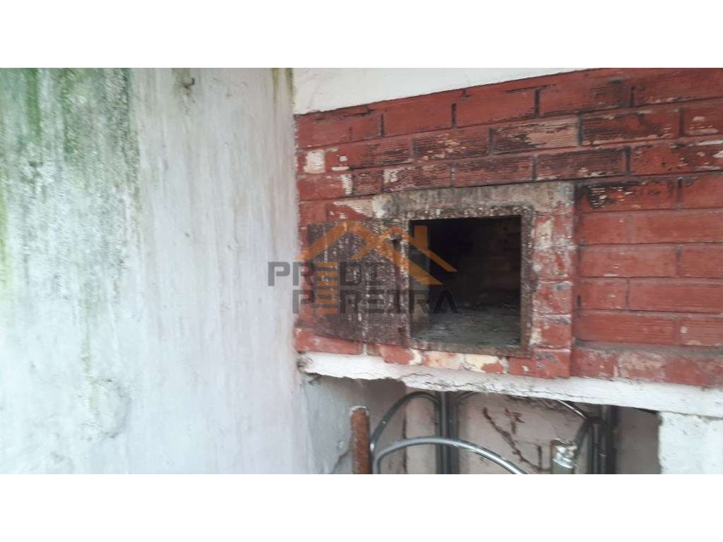 Moradia T3 para reabilitar, situada numa localização privilegiada, ... - Grande imagem: 3/12