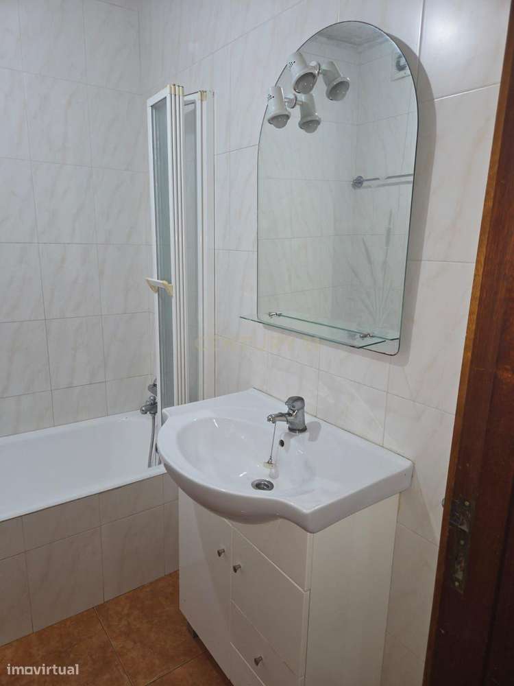 T2 com Grande Potencial na Póvoa de Varzim e Excelente Preço-24