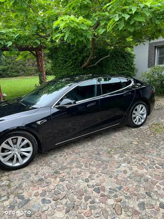 Tesla Model S - 5