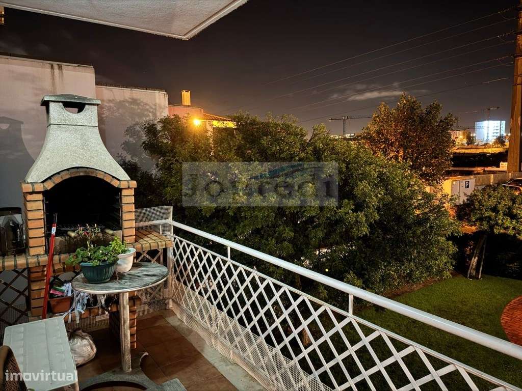 Apartamento Duplex T3+1 em Condomínio Fechado com piscina.-31