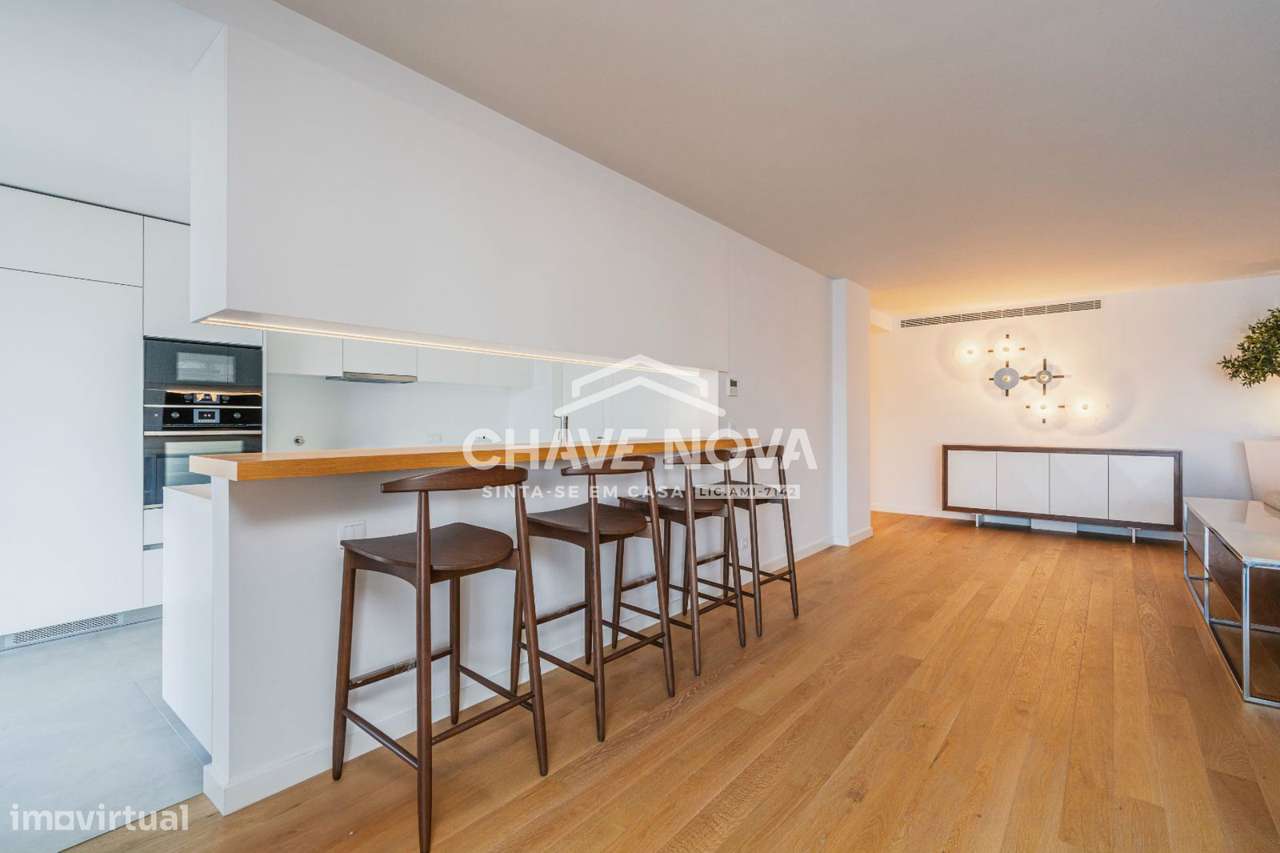 T4 Novo c/ Varanda em Lordelo do Ouro - Grande imagem: 4/25