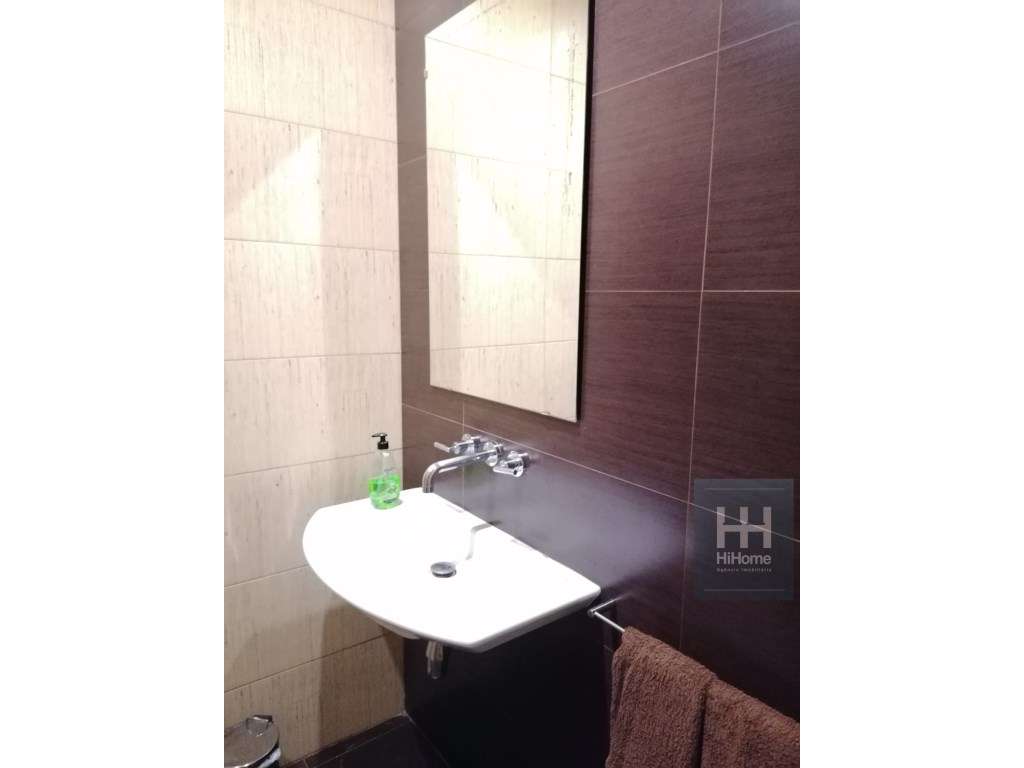 Moradia T5 + Apartamento T2 no centro do Porto Santo-17