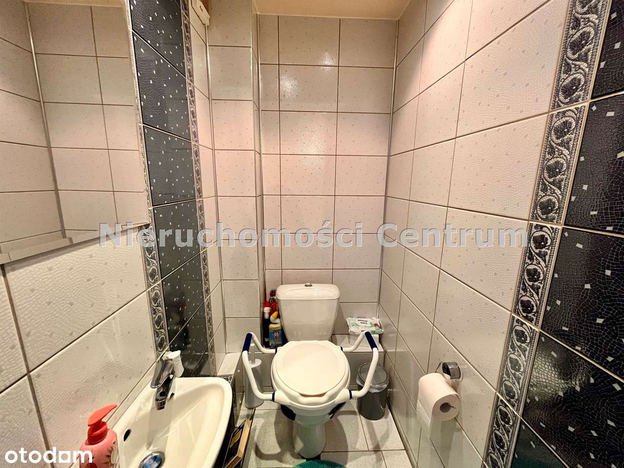 TRZYPOKOJOWY APARTAMENT Z DUZYM BALKONEM NA PODZAMCZU-13