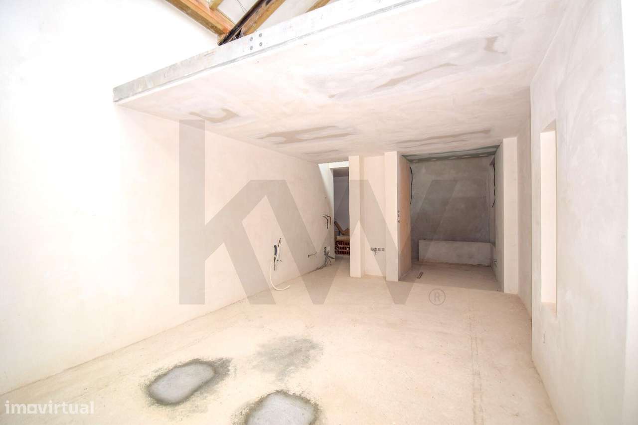 Excelente Loft no Beato - Único, para obras, com elevado potencial-12