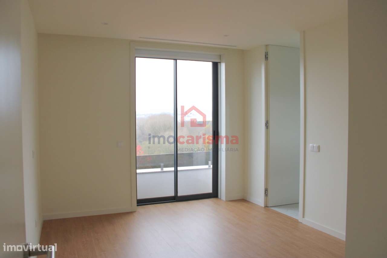 Apartamento T3 Novo, No Último Piso, Centro de Paços de Ferreira-10