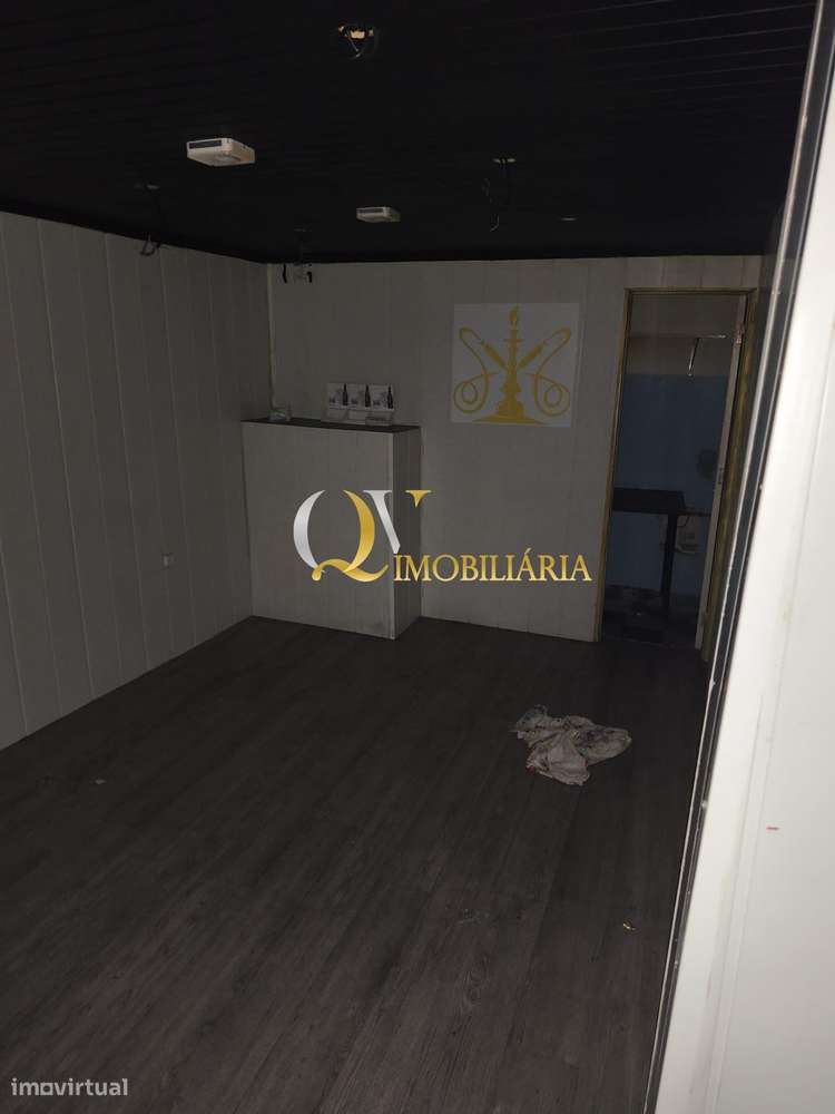 Excelente loja para venda sita no Cacém-11