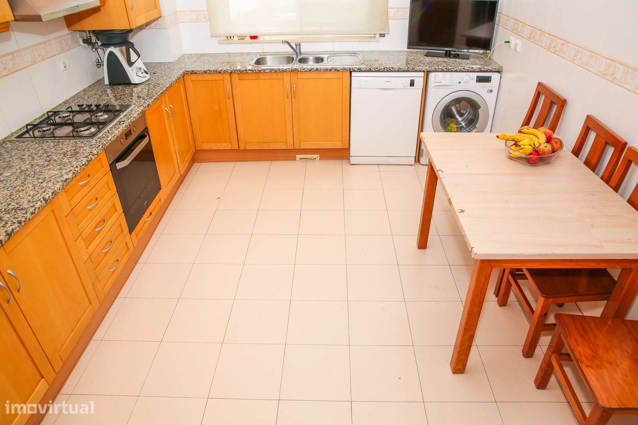 Excelente apartamento T3 com 111m2 no centro da Abrigada-9