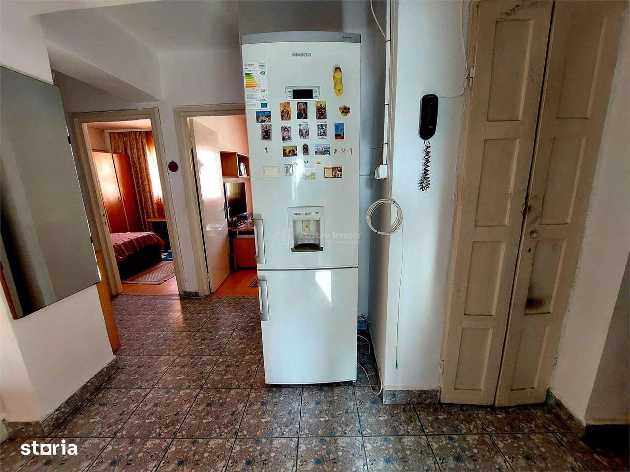 3 camere,decomandat, CENTRU - Str. Victoriei, etaj 3-14