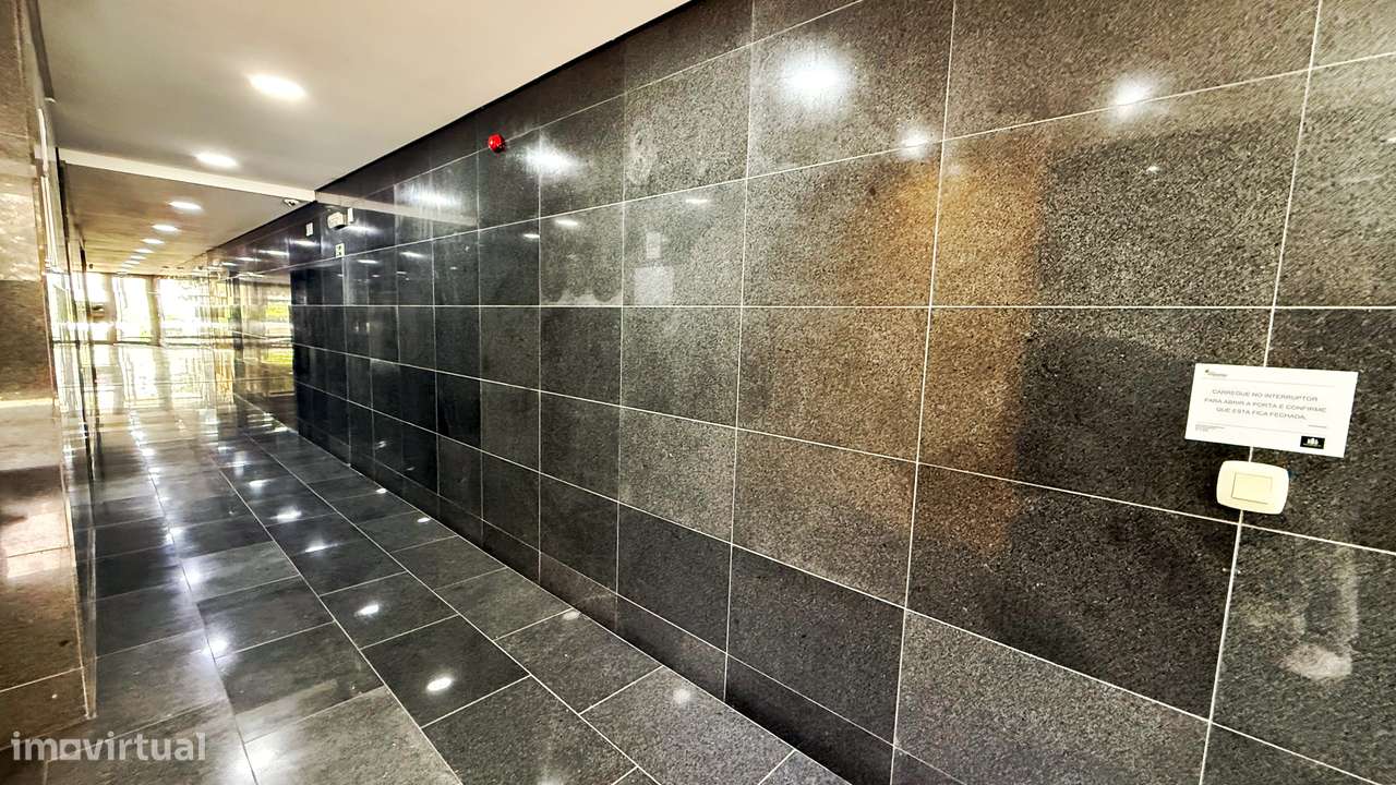 Apartamento T1 localizado no condomínio fechado, parqueamento, piscina-14