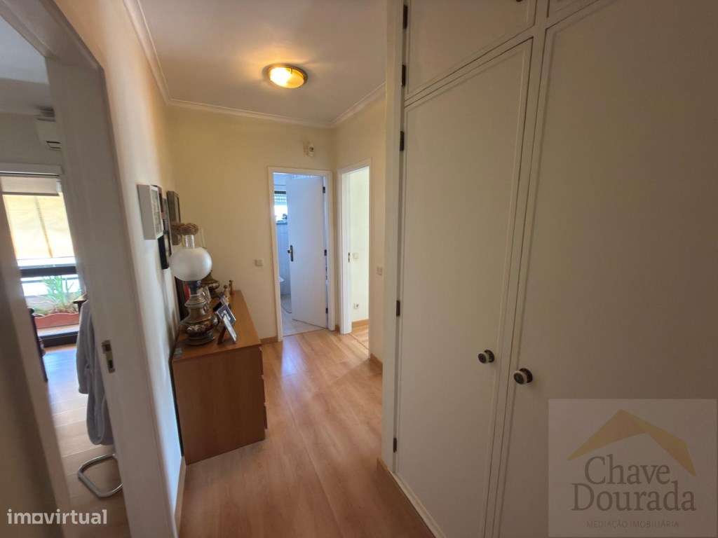 Apartamento T3+3 com garagem e sótão - São Martinho do Bispo-17
