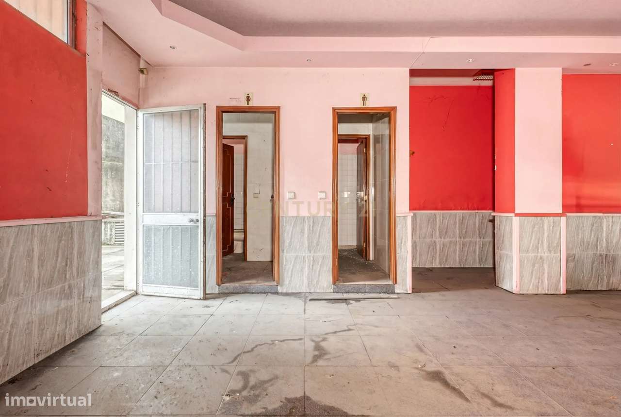 Loja com 136m2 Logradouro e Cave em Rio Tinto-8