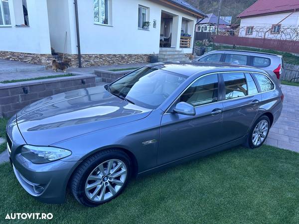 BMW Seria 5 525d Touring Aut. Luxury Line - 4