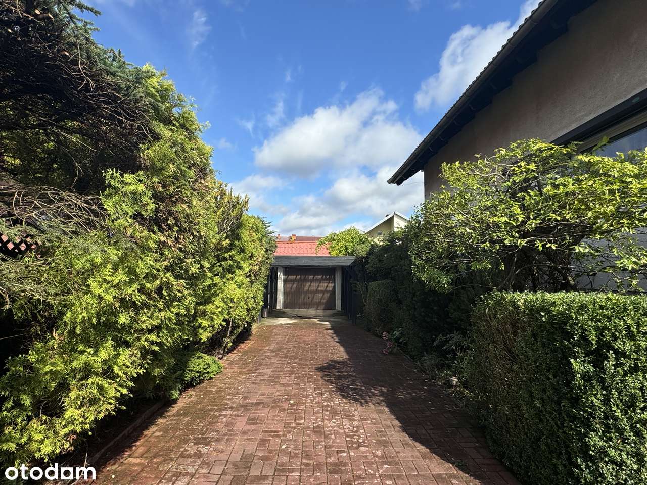 Zamieszkaj w domu, który łączy komfort, przestrzeń i relaks!-1