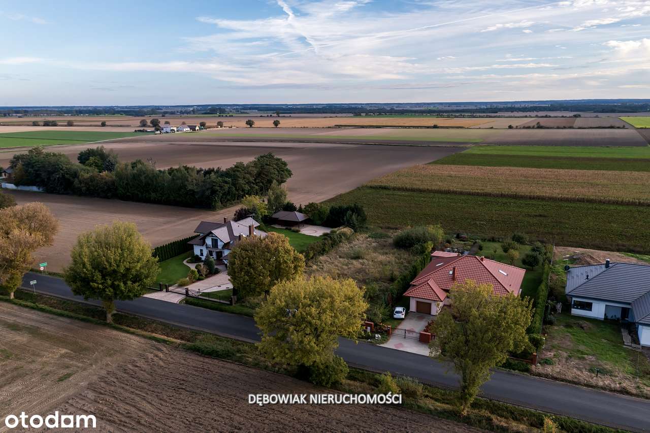 Obszerna działka budowlana-0