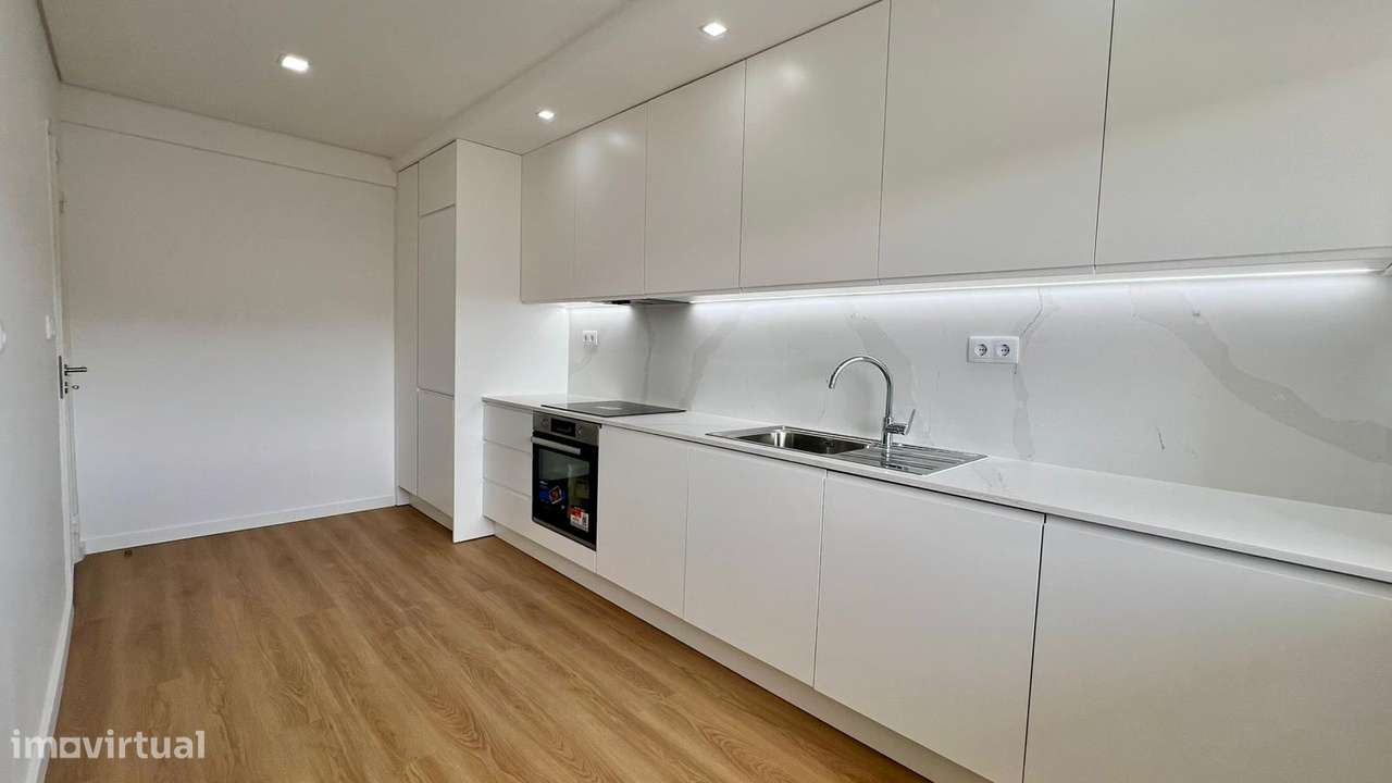 Apartamento T3+1 Duplex | 154 m² | Totalmente Remodelado | Queluz-24