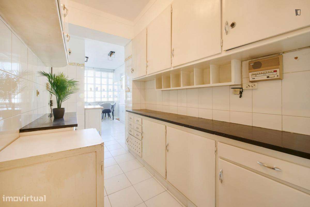 Quarto - localizado em Roma-Areeiro Lisbon - Grande imagem: 5/10