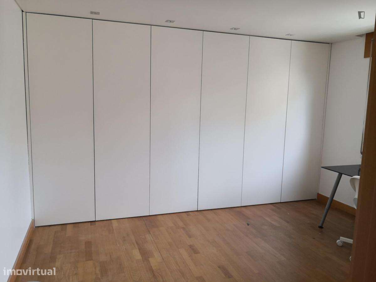 Quarto - localizado em São Mamede de Infesta Porto - Grande imagem: 4/6