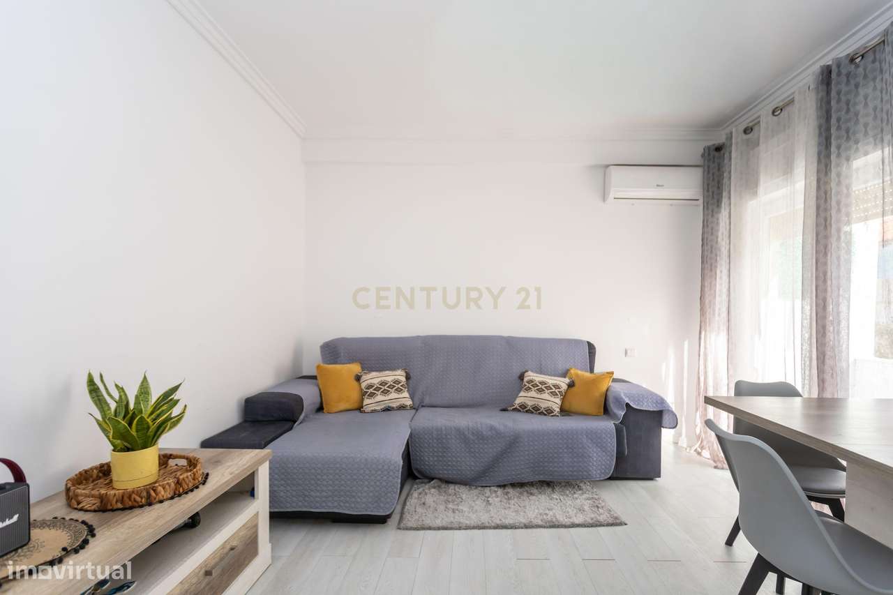 Andar de Moradia T2 em Corroios – Garagem e Logradouro - Grande imagem: 3/27