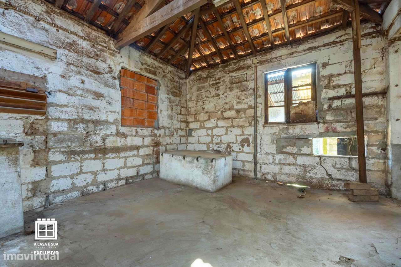 Moradia térrea para restauro em Serzedo-10