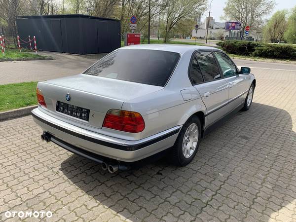 BMW Seria 7 740i - 5