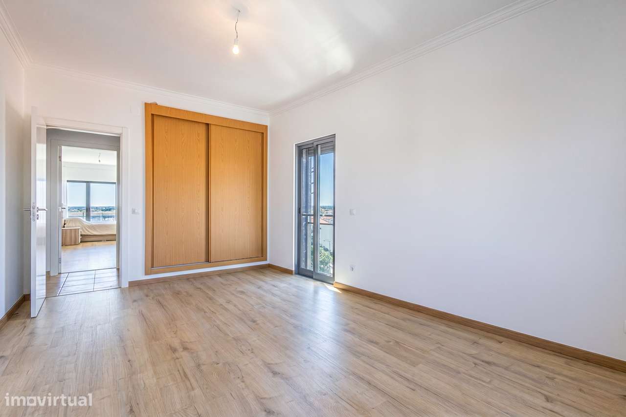 Apartamento T3 de Excelência no Centro do Cartaxo-41