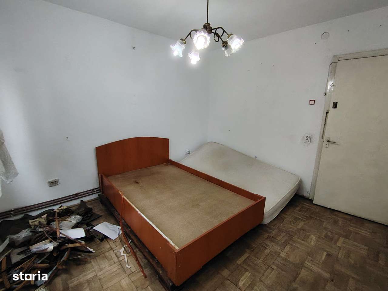 Apartament spatios cu 4 camere et 2-zona Aleea Trandafirilor.-1