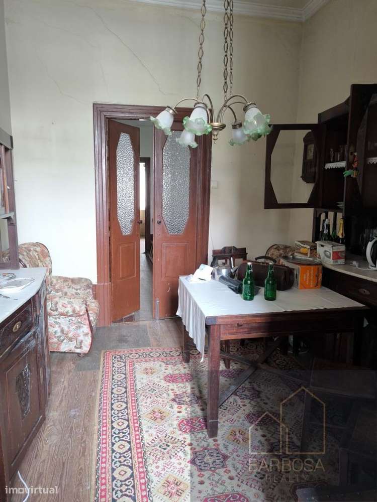 Moradia ANTAS - Av. F. Magalhaes - possivel prédio R/Ch+5! Zona ARU!-21