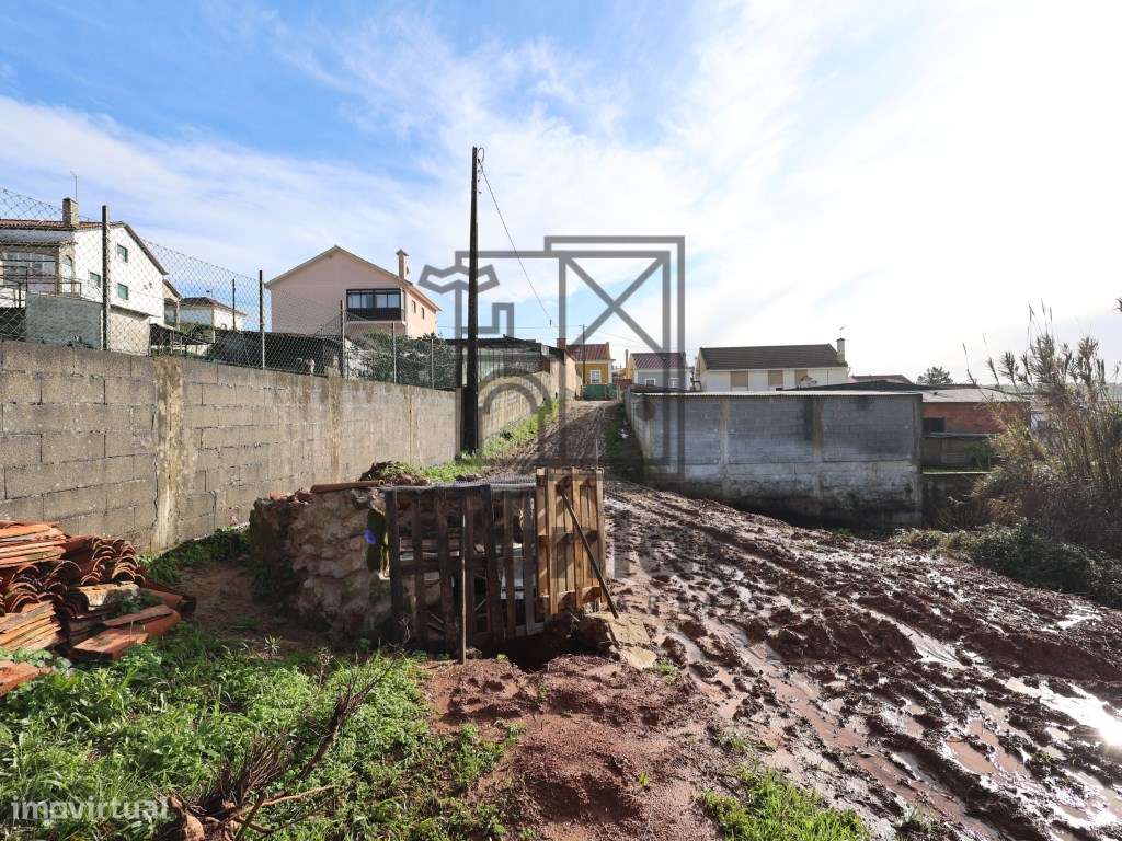 Moradia para restauro em Alenquer-17