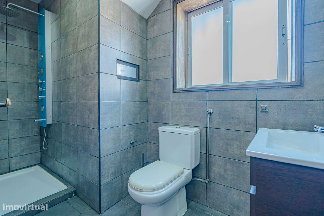 T3 Geminada com jardim, terraço e garagem em Canelas-13