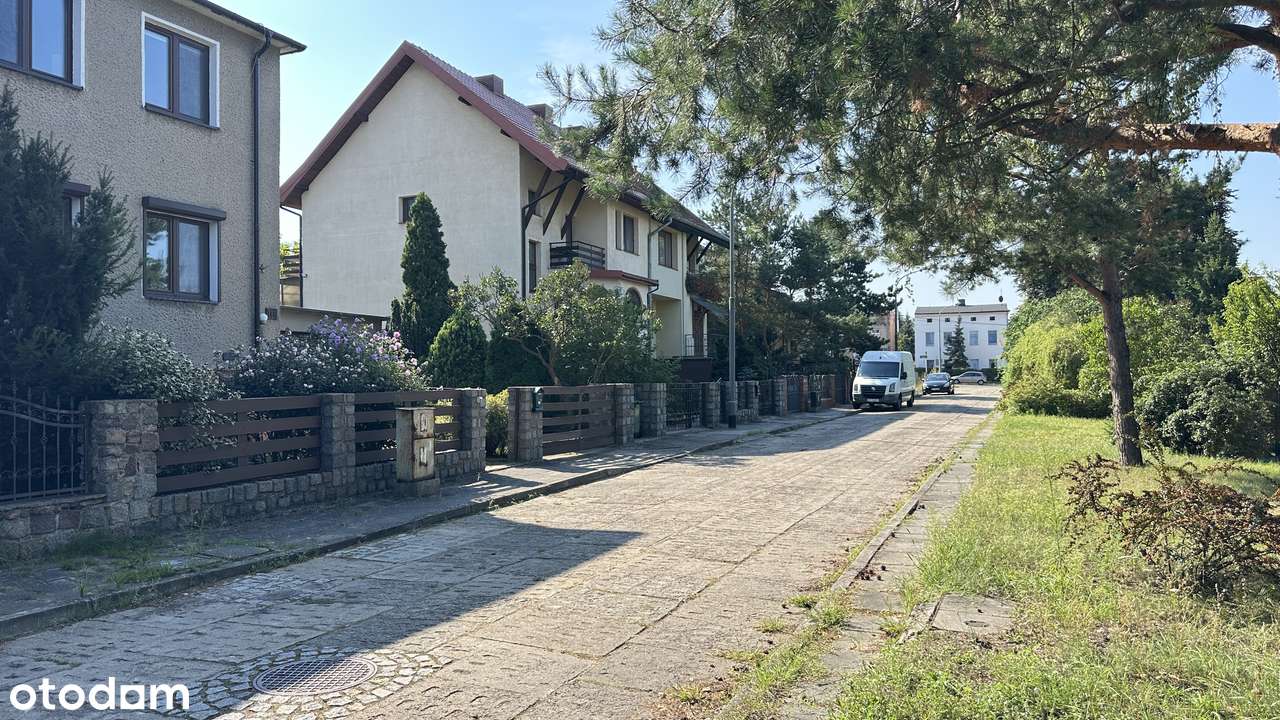 Pół bliźniaka 108 m kw z tarasem, pięknym ogrodem, piwnicą i garażem.-16